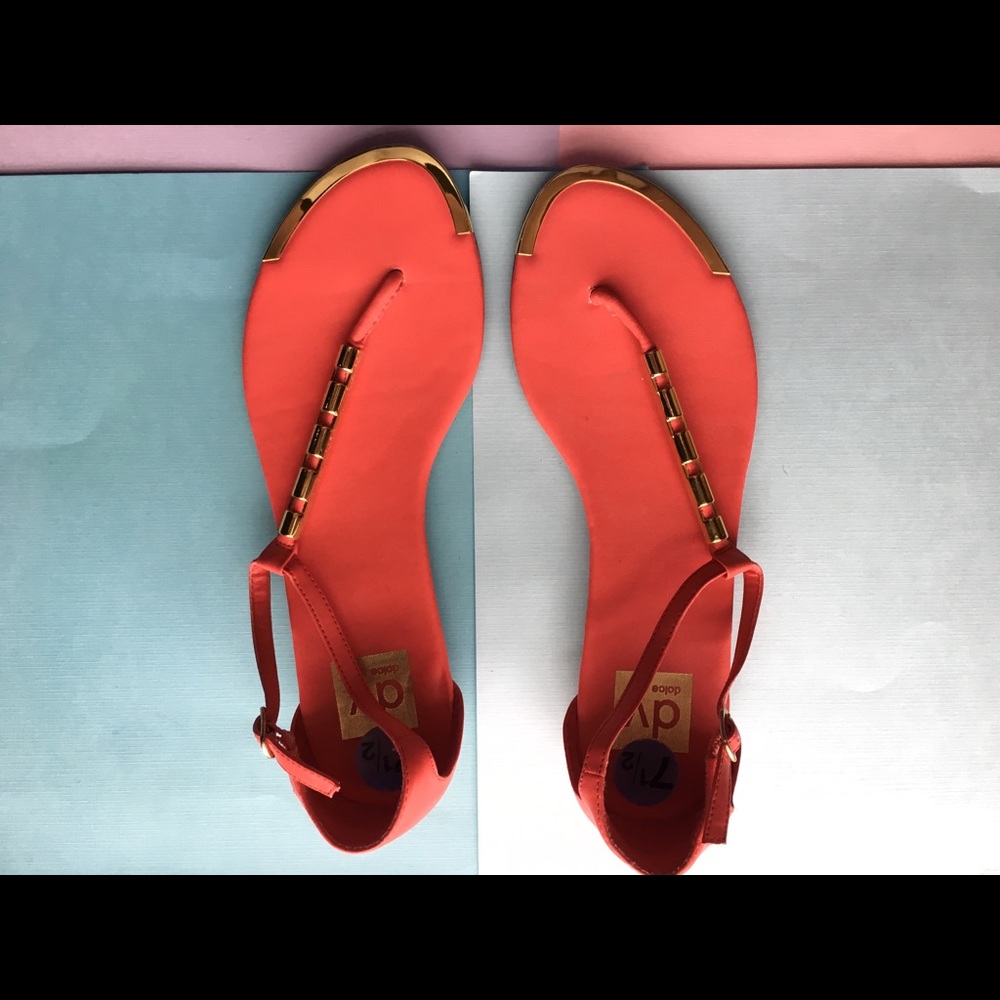 Dolce Vita 7.5 Coral T-Strap Sandals Gold